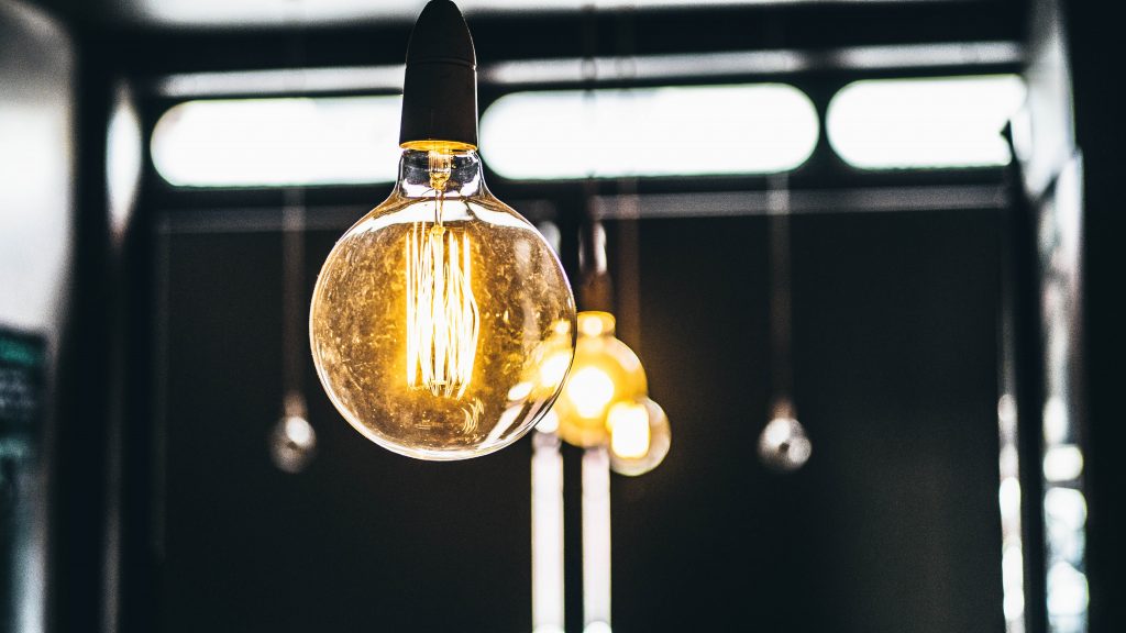 Une grosse ampoule à filament