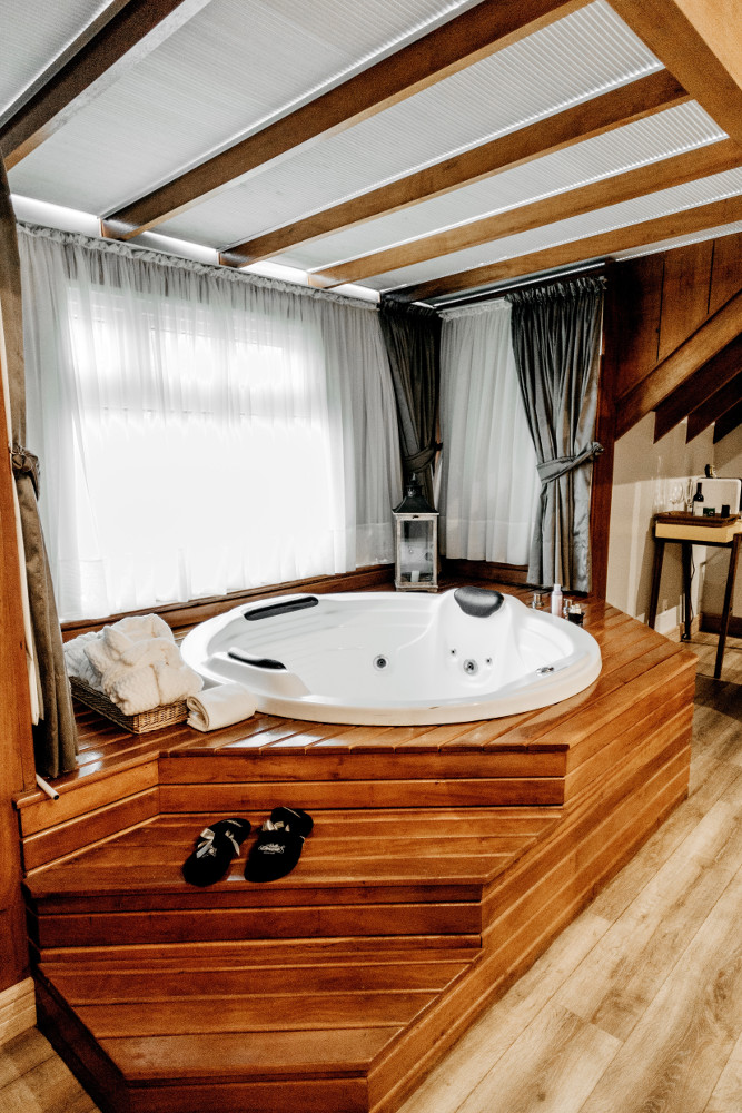 spa dans un abri en bois